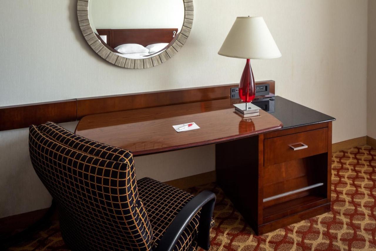 Indianapolis Marriott East Hotel Exterior photo