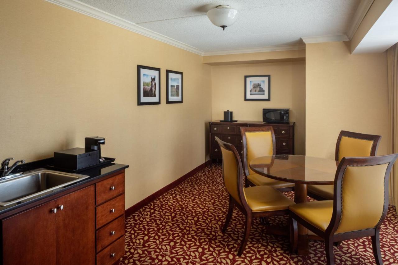Indianapolis Marriott East Hotel Exterior photo