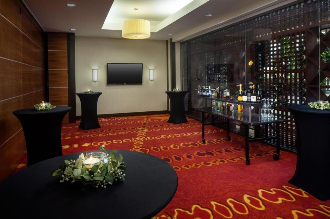 Indianapolis Marriott East Hotel Exterior photo