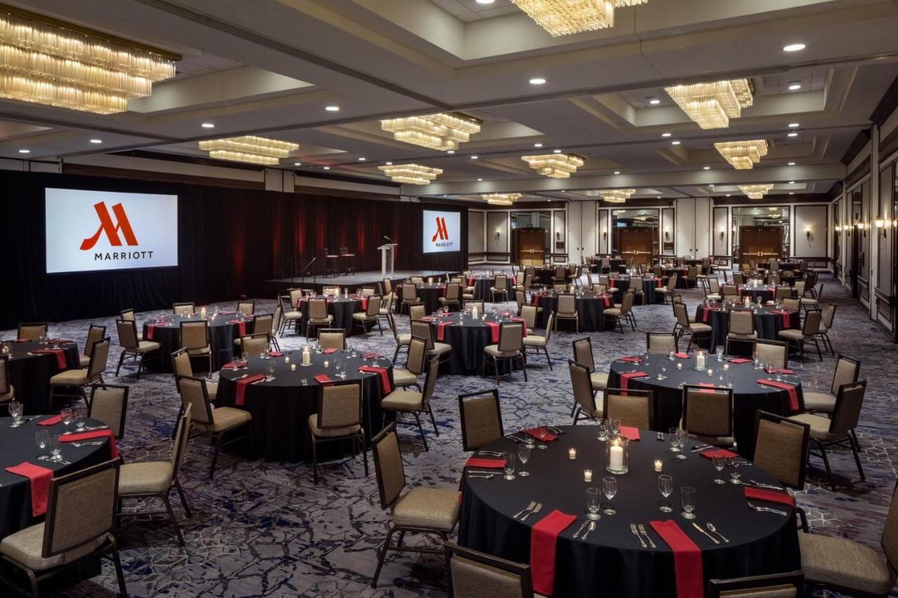 Indianapolis Marriott East Hotel Exterior photo