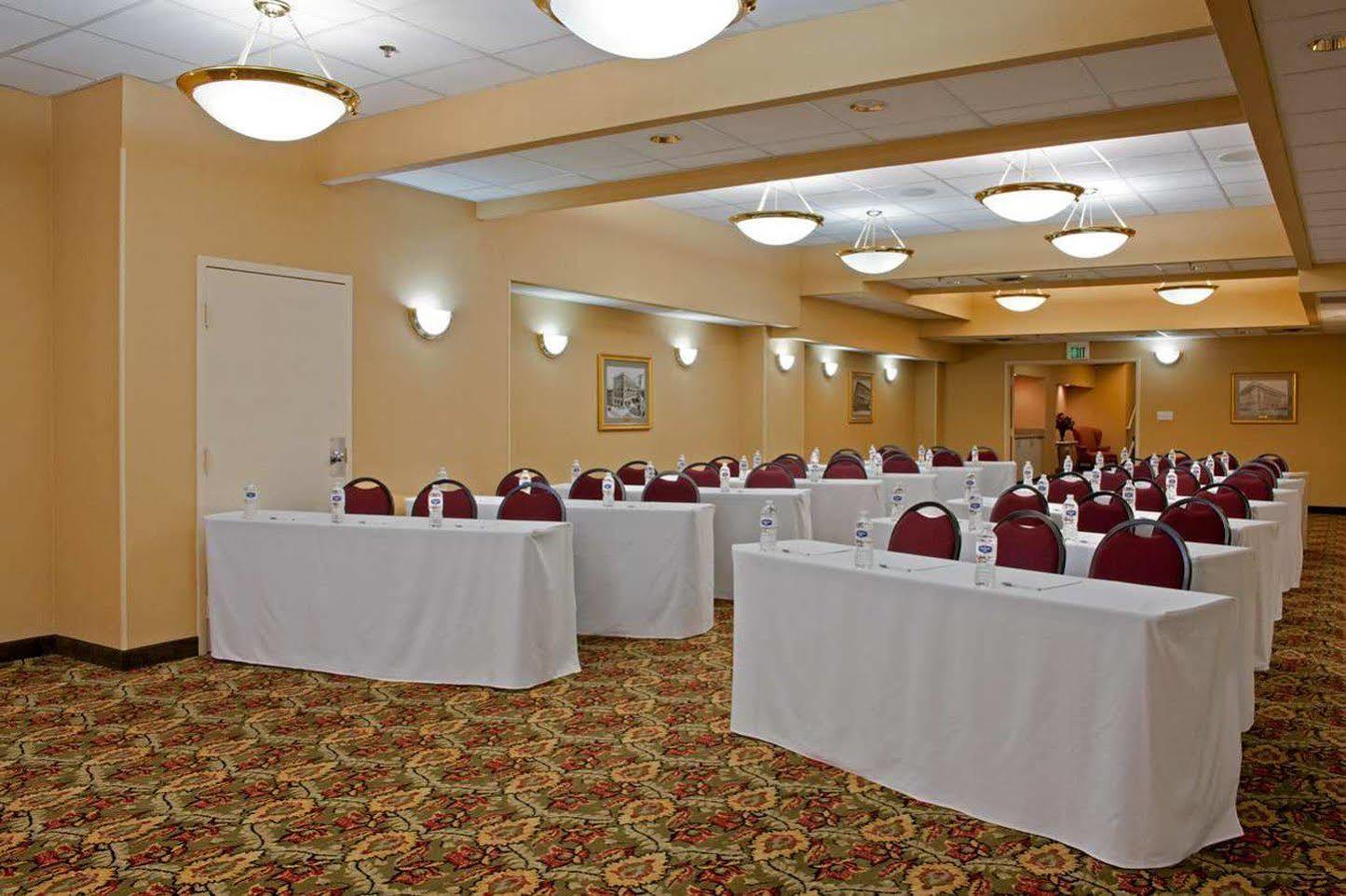 Indianapolis Marriott East Hotel Exterior photo